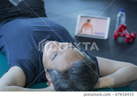 man, middle-age, training 67658433