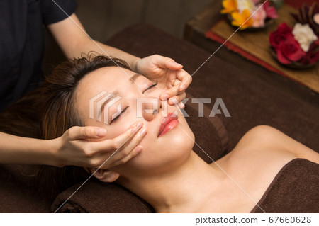 Esthetic facial Esthetic facial 67660628