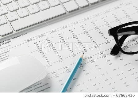 Preparing average sales report Preparing average sales report 67662430