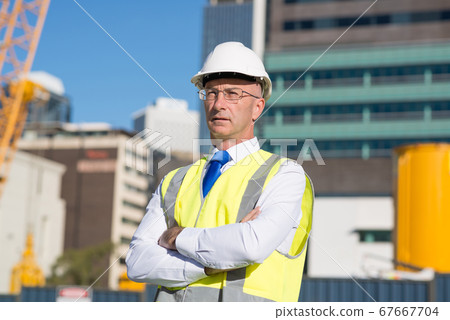 Senior engineer Senior engineer 67667704