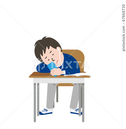 一個灰心的男學生在教室裡戴著耳機,看著智能手機 一個灰心的男學生在教室裡戴著耳機,看著智能手機 67668730