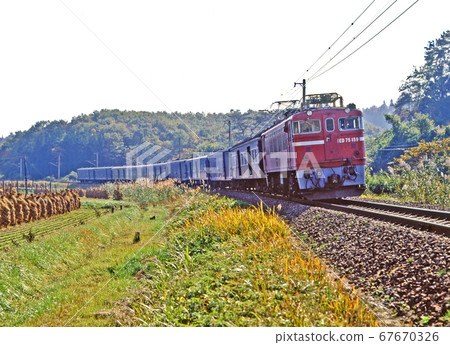 Railway JNR: ED75 159 Towed luggage train between Matsukawa and Kanayagawa Railway JNR: ED75 159 Towed luggage train between Matsukawa and Kanayagawa 67670326