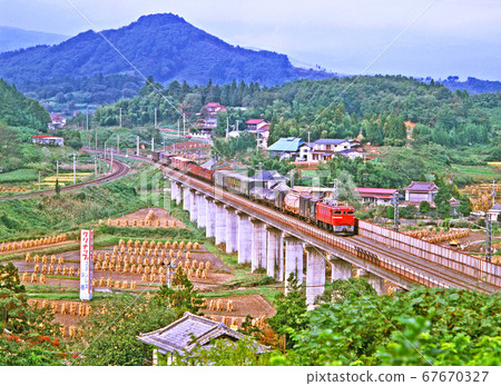 Railway JNR: ED75 traction freight train between Kanayagawa and Matsukawa 67670327