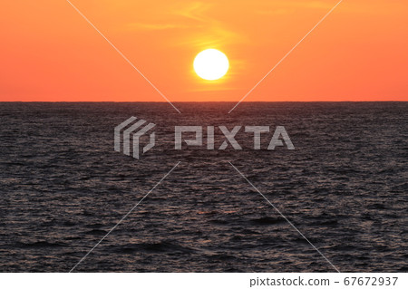 Evening view of the Sea of Japan 67672937