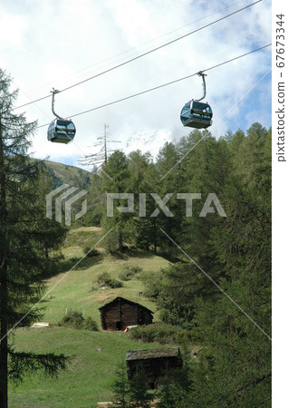 Switzerland, Zermatt, Klein Matterhorn row gondola 67673344