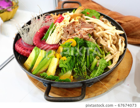 它是韓國料理,烹飪,K料理和美味的韓國料理。 它是韓國料理,烹飪,K料理和美味的韓國料理。 67674073