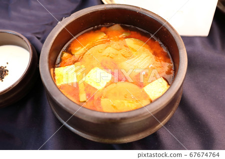 它是韓國食品,韓國食品,烹飪食品和韓國美味食品。 它是韓國食品,韓國食品,烹飪食品和韓國美味食品。 67674764
