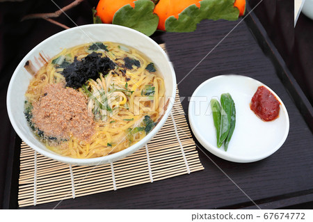 它是韓國食品,韓國食品,烹飪食品和韓國美味食品。 它是韓國食品,韓國食品,烹飪食品和韓國美味食品。 67674772