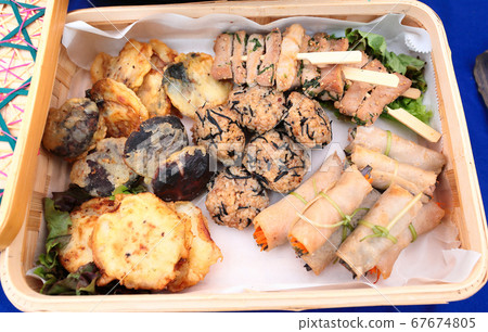 它是韓國食品,韓國食品,烹飪食品和韓國美味食品。 它是韓國食品,韓國食品,烹飪食品和韓國美味食品。 67674805