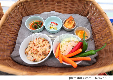 它是韓國食品,韓國食品,烹飪食品和韓國美味食品。 它是韓國食品,韓國食品,烹飪食品和韓國美味食品。 67674808