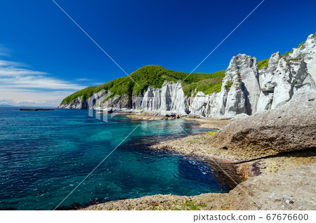 [青森縣下北田半島賽村]浩塔高浦是一處美麗的天堂，有各種由凝灰岩製成的大小不一的怪石。 67676600