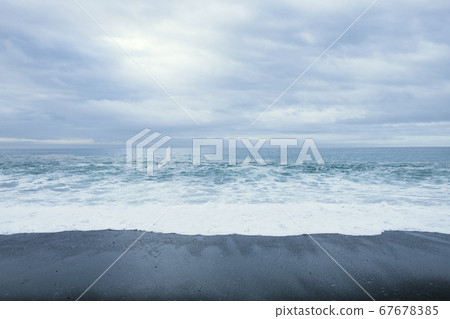初夏蕩漾的海灘 初夏蕩漾的海灘 67678385