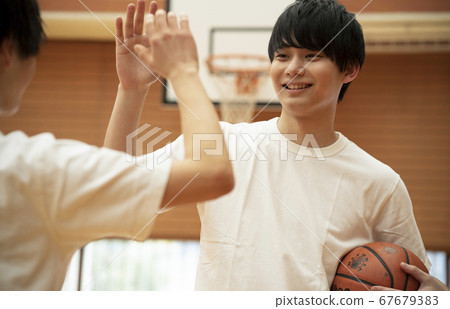 Boy playing basketball 67679383