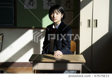 學生在教室裡 67679633