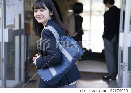 學生上學 學生上學 67679653
