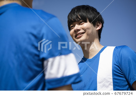 男子參加俱樂部活動 67679724