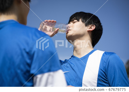 Men drinking water during sports 67679775