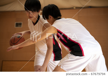 男子打籃球 67679794