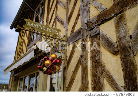 可愛的外國商店建築牆 67679808