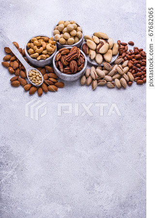 Almonds, pecan, macadamia, pistachio, and cashew 67682065