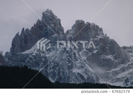 France, Chamonix, Mont Blanc confinement France, Chamonix, Mont Blanc confinement 67682579