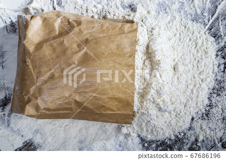 white wheat flour 67686196