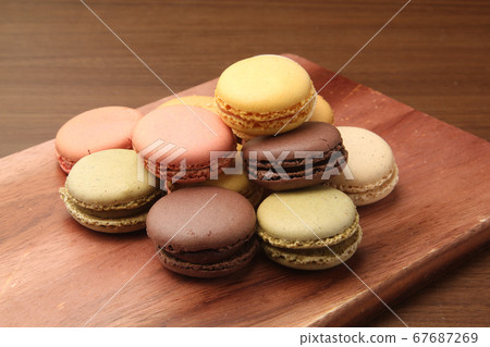 French sweets, macaroons 67687269