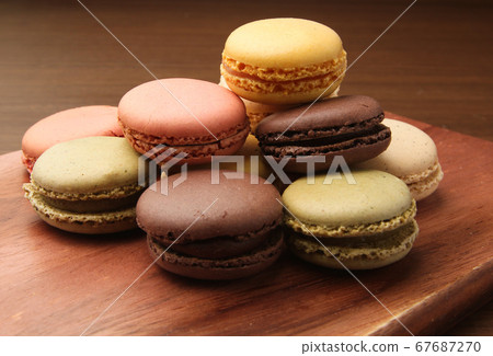French sweets, macaroons 67687270
