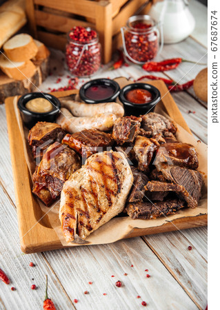 Big meat plate chicken turkey sausage beef ribs Big meat plate chicken turkey sausage beef ribs 67687674