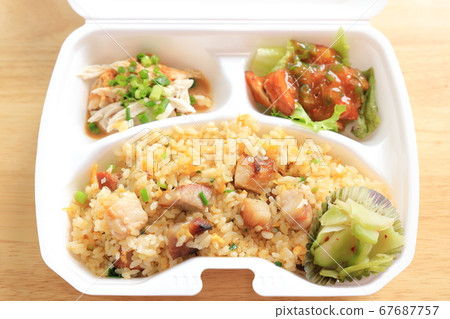 美味的炒飯午餐 美味的炒飯午餐 67687757