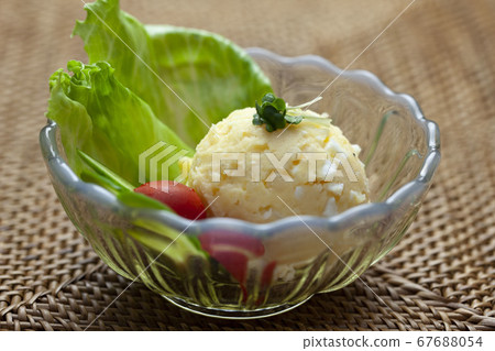 Homemade potato salad 67688054