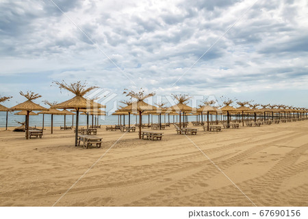 empty sandy beach empty sandy beach 67690156