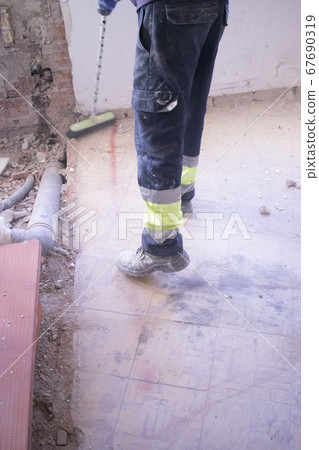 Refurbishment building site works in house 67690319