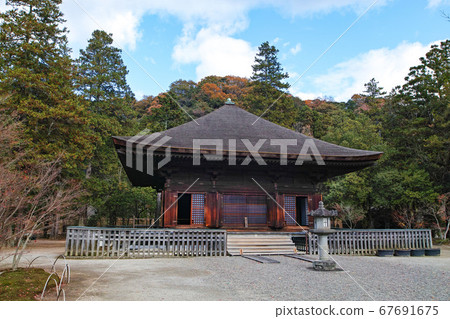 Fukushima / National Treasure White Water Amidado Autumn Leaves Fukushima / National Treasure White Water Amidado Autumn Leaves 67691675