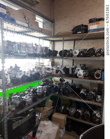 Organized parts 67691861
