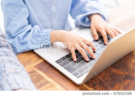 親子及個人電腦手部 親子及個人電腦手部 67692506