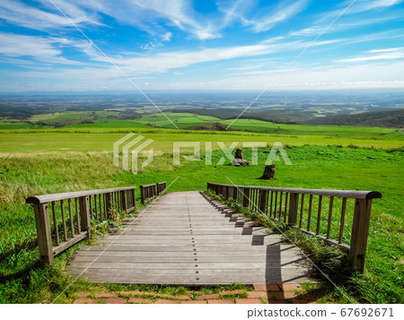 It is a vast landscape of Naitai Kogen Ranch in Kamishihoro Town, Hokkaido. 67692671