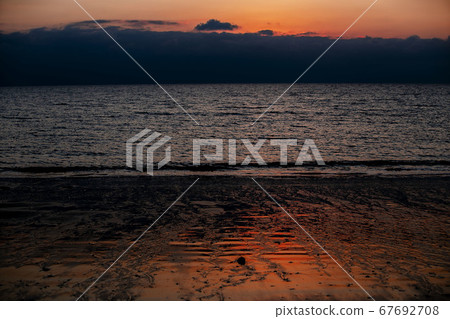 The sunset glows on the beach with the sun shining on the last day of the year The sunset glows on the beach with the sun shining on the last day of the year 67692708