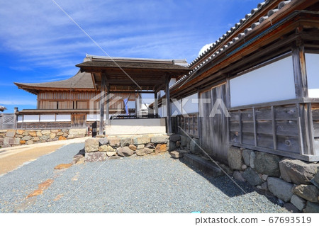 A large shoin and a large well at the site of Sasayama Castle "Country designated important traditional buildings preservation area" "Japan 100 Famous Castles" 67693519