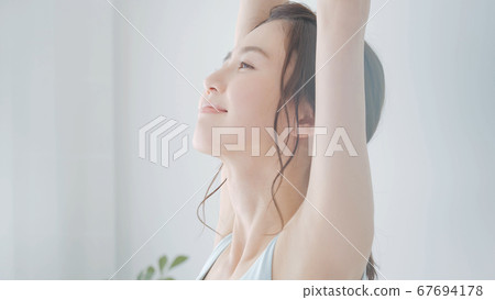 Woman morning summer stretch stretch 67694178