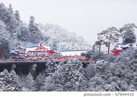 Senbon Torii is famous at Taikoya Shrine on a snowy day. There is a white fox legend. It's snowing. Tsuwano Town 67694410
