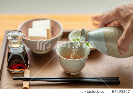 清酒倒酒 67695267