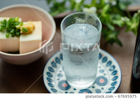 清酒或杯子清酒 67695975