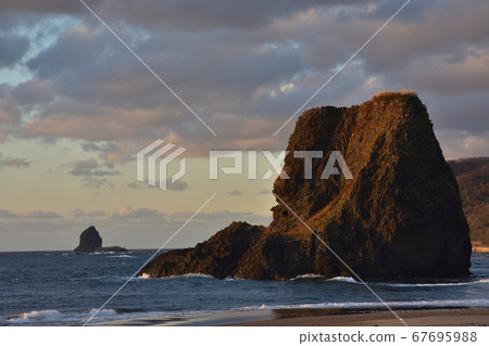Strange rocks 67695988