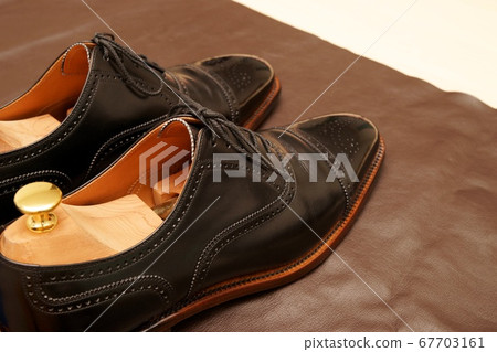 拋光黑色皮鞋 拋光黑色皮鞋 67703161