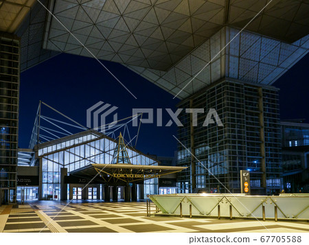 Tokyo Big Sight at night, taken in July 2018 Tokyo Big Sight at night, taken in July 2018 67705588