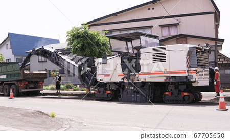 Road surface cutting machine for sharpening road asphalt 67705650