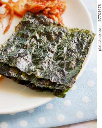 韓式小菜,海苔,蛋捲,泡菜,魷魚沙拉 韓式小菜,海苔,蛋捲,泡菜,魷魚沙拉 67705678