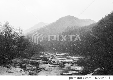 Snow mountain Snow mountain 67705801