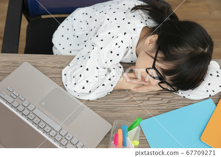 Girls study home study online classes elementary school students 67709271